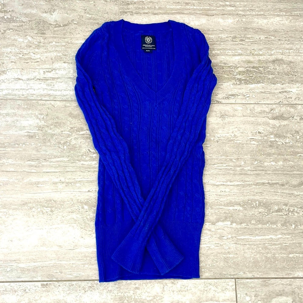 American Eagle Cable Knit V-Neck Sweater EUC